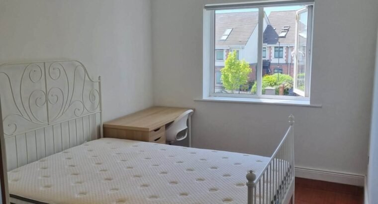 Double bedroom for long term rent *couple welcome*
