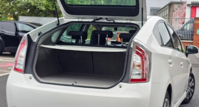 Toyota Prius 2014 – 1.8 Hybrid Automatic – 96,807 km