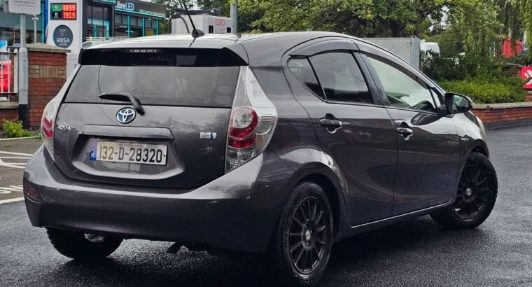 Toyota Aqua 2013 Automatic 1.5 Hybrid – 92,100 km