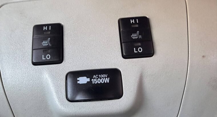 Toyota Prius Plug-in Hybrid 2013 Automatic – 73,946 km