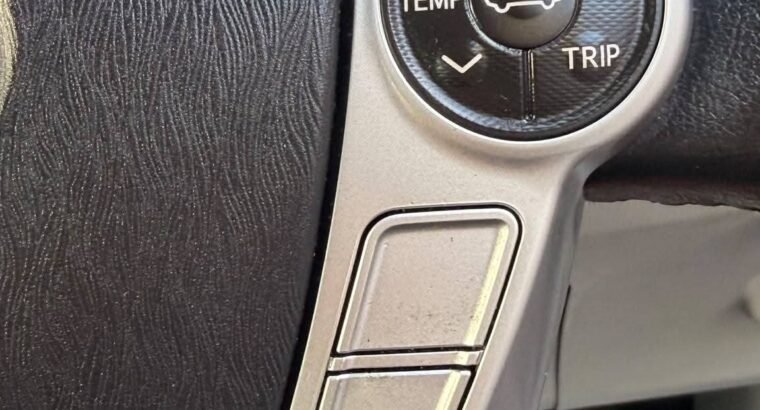 Toyota Prius Plug-in Hybrid 2013 Automatic – 73,946 km
