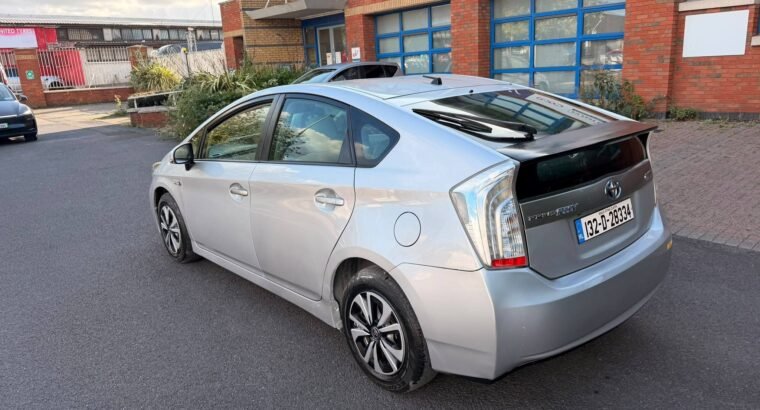 Toyota Prius Plug-in Hybrid 2013 Automatic – 73,946 km