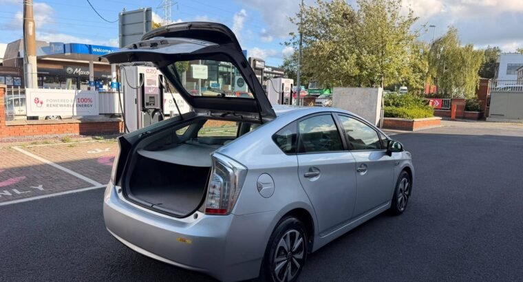 Toyota Prius Plug-in Hybrid 2013 Automatic – 73,946 km