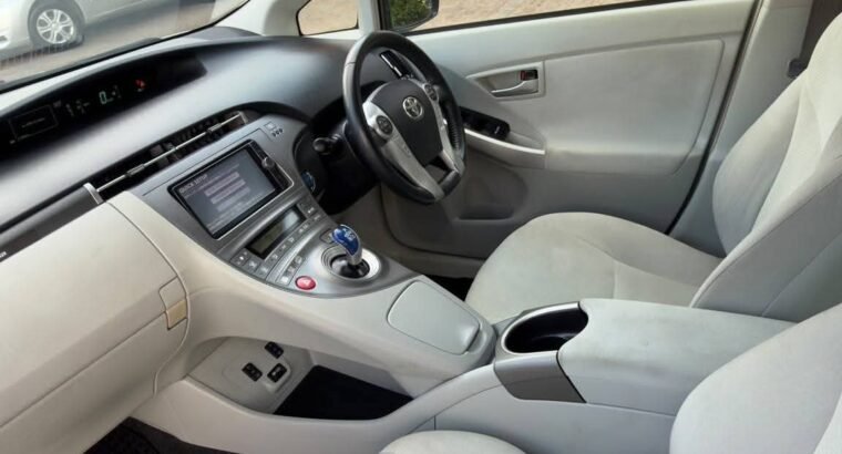Toyota Prius Plug-in Hybrid 2013 Automatic – 73,946 km