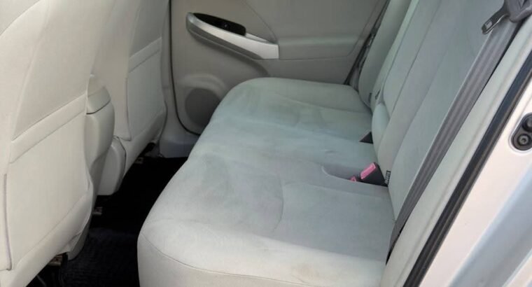 Toyota Prius Plug-in Hybrid 2013 Automatic – 73,946 km